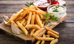 طرز تهیه سیب زمینی سرخ‌کرده پفکی و ترد به سبک فست فودی‌ها