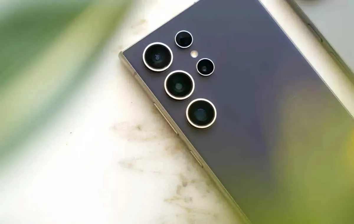 Samsung-Galaxy-S24-Ultra-2_11zon