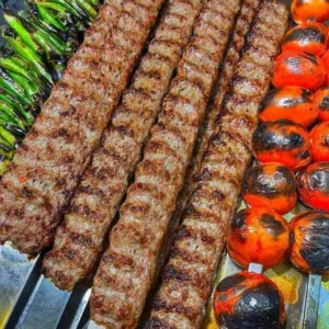 طرز تهیه کباب کوبیده رستورانی خوشمزه و آبدار به روش حرفه‌ای در خانه