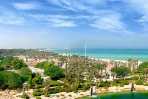 بهترین زمان سفر به کیش ۱۴۰۴؛ هوای رویایی فصل‌ها و راز کاهش هزینه در سفر به جزیره مرجانی!