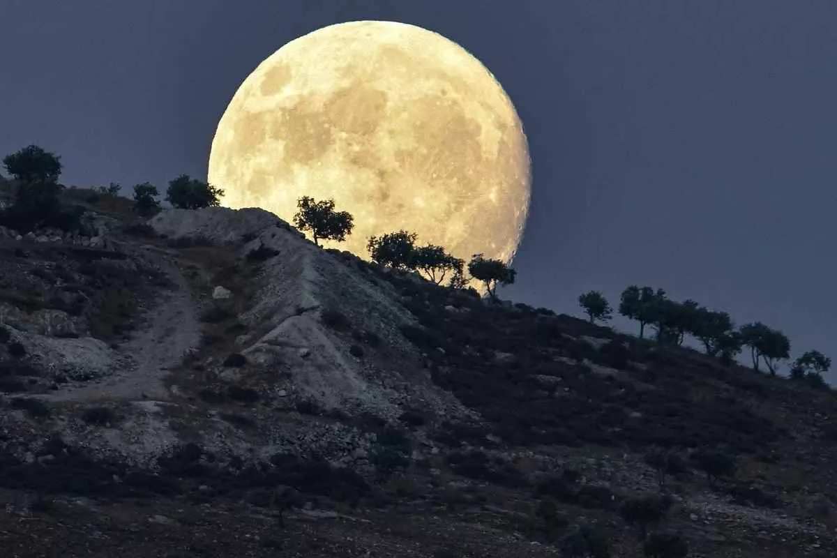 does-full-moon-make-us-sleepless_11zon