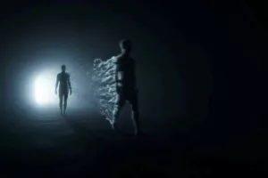 راز تجربه‌ی نزدیک مرگ؛ از تونل نور تا جهان ۳۶۰ درجه‌ی ذهن انسان در آستانه‌ی خاموشی