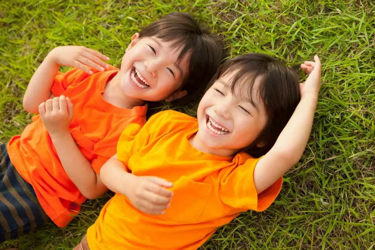 identical-twins_11zon