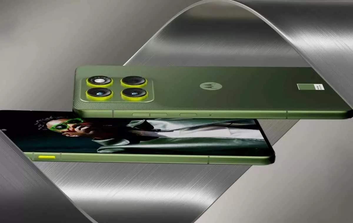 motorola-edge-70-front-back-design_11zon