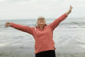 ۶۰ سالگی، آغاز دوران طلایی مغز؛ وقتی ذهن انسان به اوج قدرت و خرد می‌رسد!