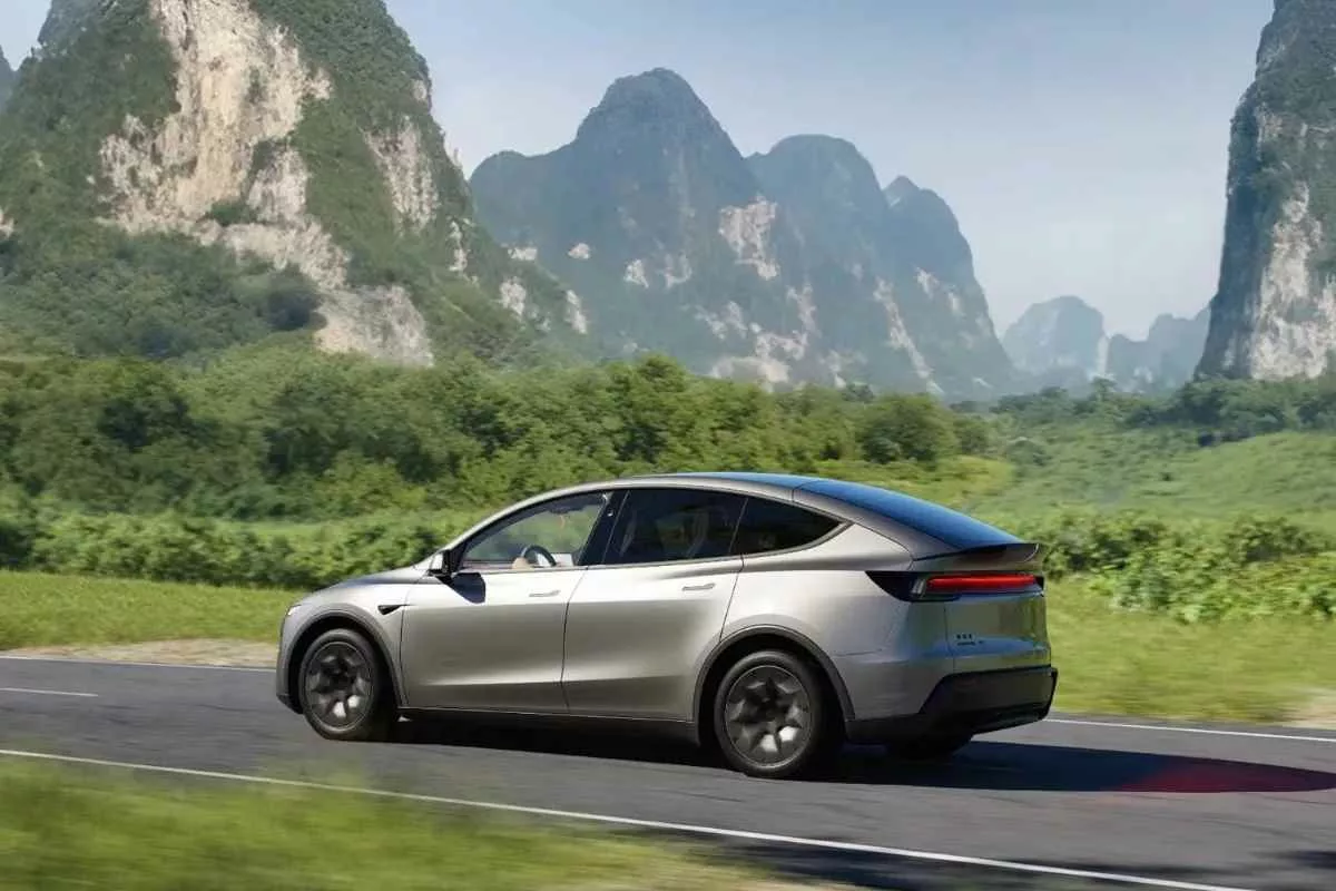 tesla-reports-steep-drop-profits_11zon