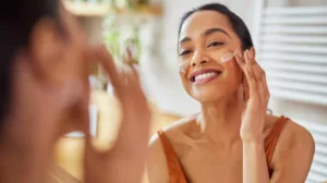 سرامید؛ راز علمی جوانی و استحکام پوست که متخصصان پوست توصیه می‌کنند