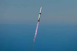 موشک مداری بلو ارجین با موفقیت فرود آمد؛ جف بیزوس به رؤیای پروازهای فضایی قابل‌تکرار رسید!