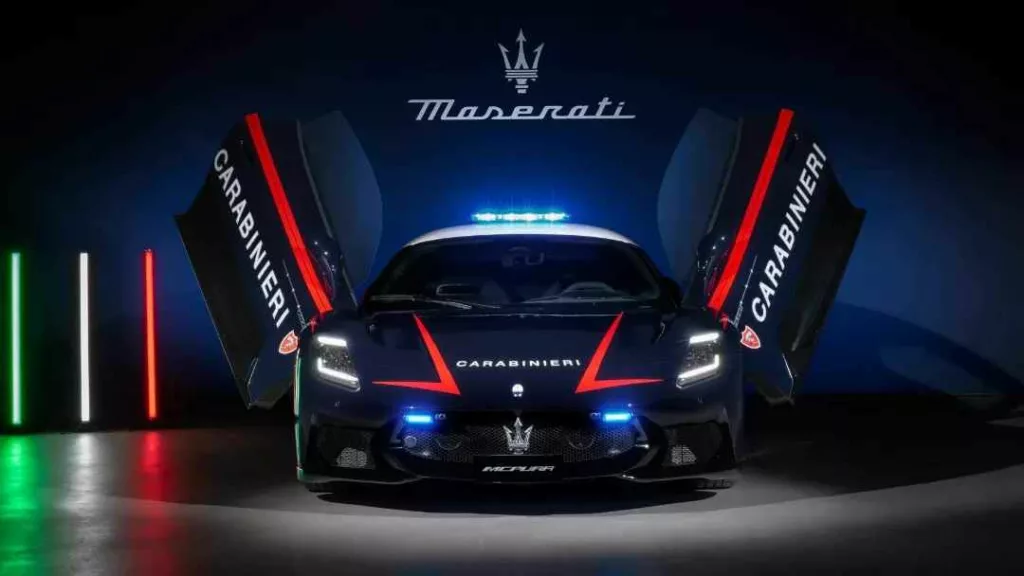 ابرخودروی پلیس ایتالیا؛ هیولای لوکس برای مأموریتهای نجات، نه تعقیب و گریز 3 carabinieri maserati mcpura police car 1 11zon