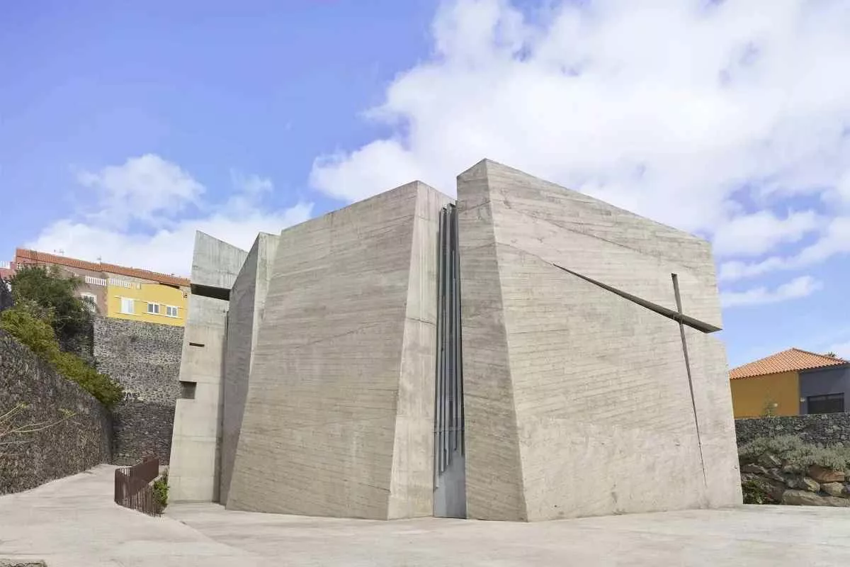 concrete-church-world-best-new-building_11zon