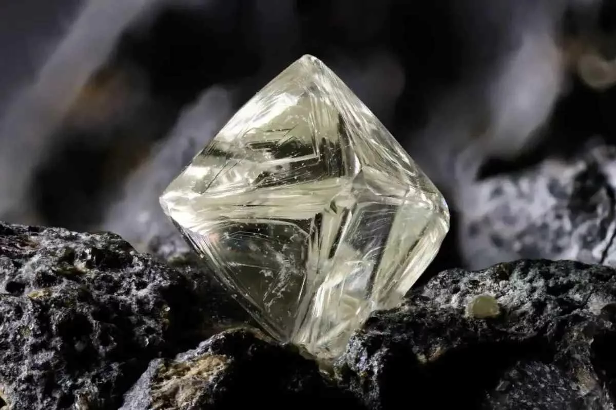 diamonds-bizarre-type-volcano_11zon