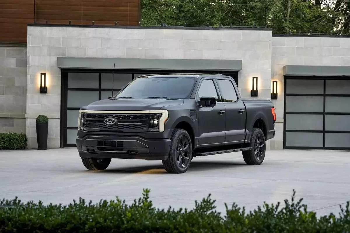 ford-execs-reportedly-discuss-ending-f-150-lightning_11zon