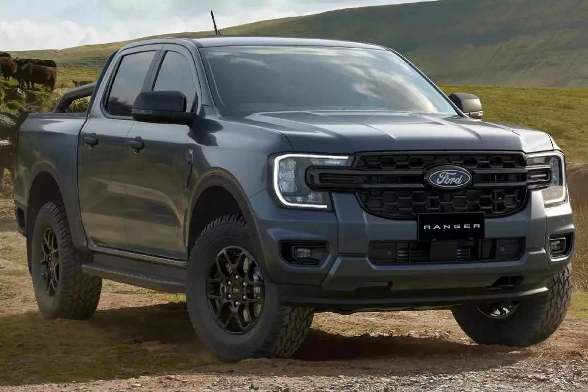 ford-updates-2026-ranger-figh-hilux_11zon