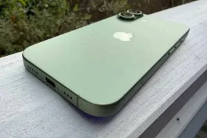 شوک به کاربران اپل: آیفون ۱۷ با شارژر تازه هم از رقبای اندرویدی جا ماند