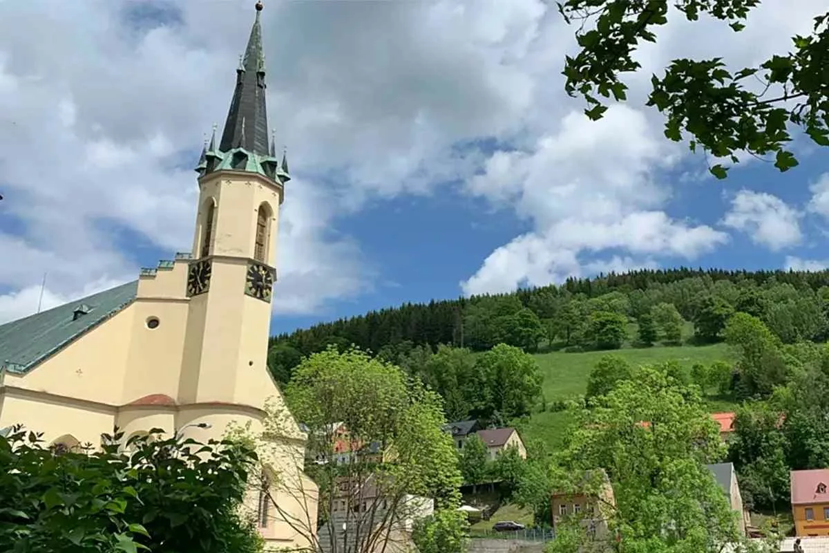 jachymov-czech-birthplace-us-dollar_11zon