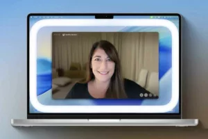 نوآوری خیره‌کننده اپل؛ تبدیل نمایشگر مک‌بوک به رینگ‌لایت حرفه‌ای برای عکاسی و تماس ویدئویی