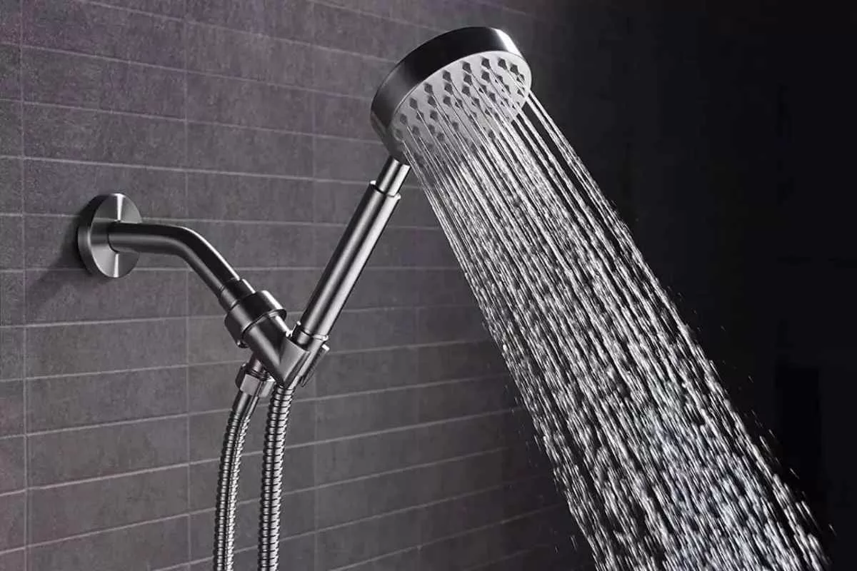 microbes-lurking-in-shower-head_11zon