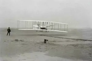 نیویورک‌تایمز در اکتبر ۱۹۰۳ پرواز را غیرممکن دانست؛ ۶۹ روز بعد برادران رایت تاریخ را تغییر دادند