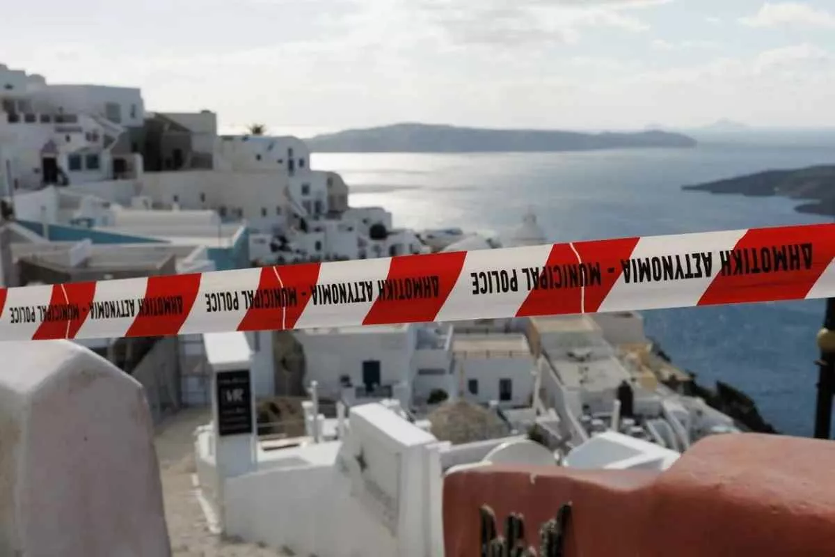 santorini-earthquakes-magma-dikes_11zon