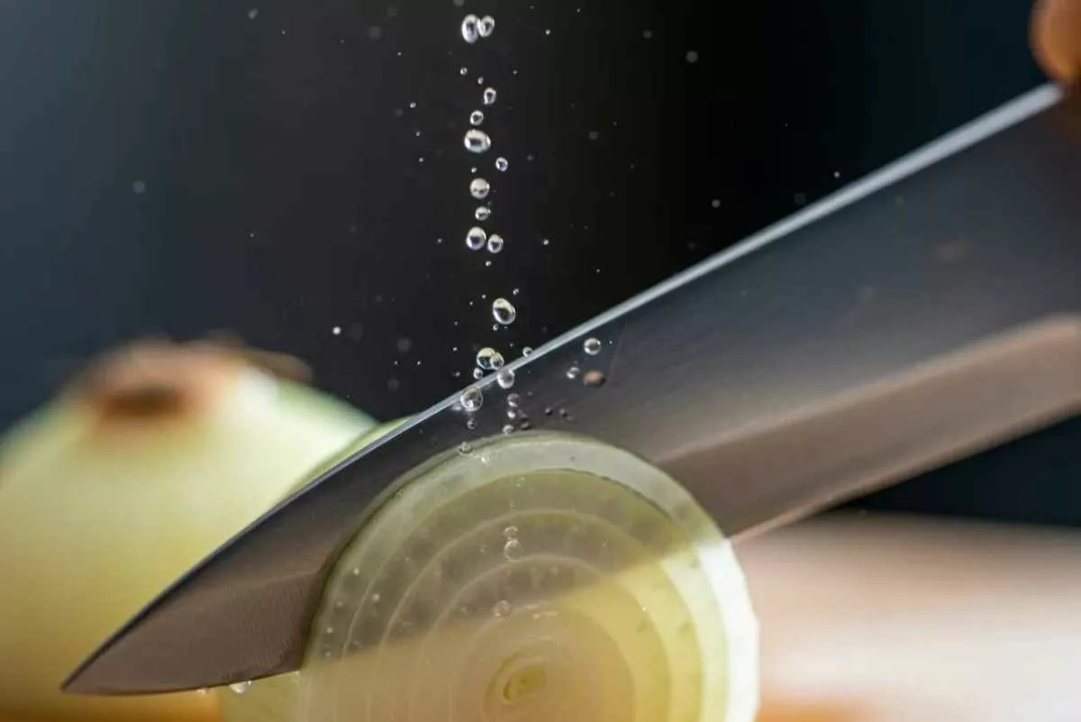 stop-onion-crying-science-trick_11zon