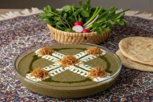 طرز تهیه آش ترخینه سنتی؛ دستور پخت مقوی و زمستانی با عطر دوغ و سبزی کوهی