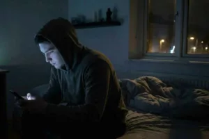 چرا نسل امروز دیگر با آدم‌ها حرف نمی‌زند؟ حقیقت شوکه‌کننده پشت موج گفت‌وگوهای نوجوانان با هوش مصنوعی