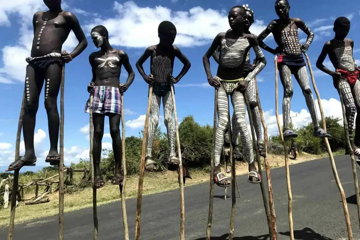 walk around on massive stilts 11zon