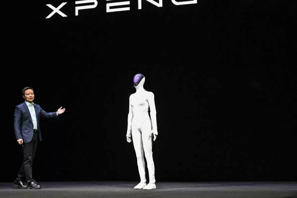 watch-chinese-companys-humanoid-robot_11zon