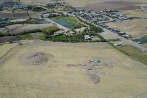 همزیستی شگفت‌انگیز ادیان در ۱۵۰۰ سال پیش؛ وقتی مسیحیان و زرتشتیان دیوار به دیوار عبادت می‌کردند