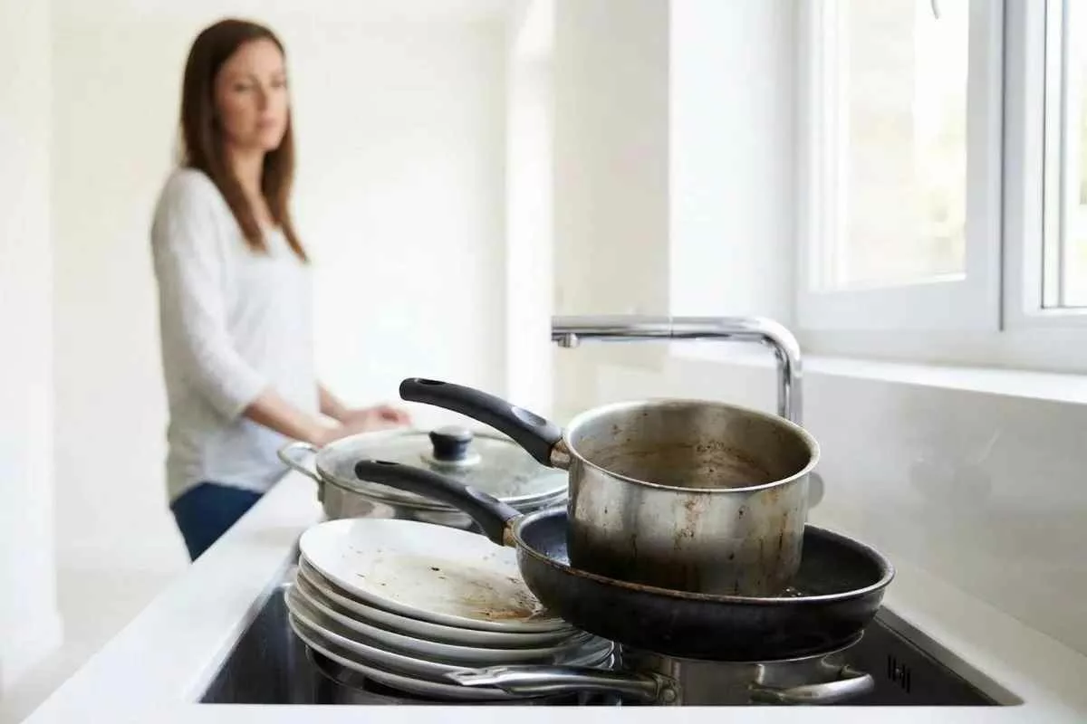 dangers-of-leaving-dirty-dishes_11zon