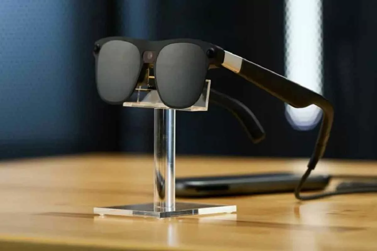 google-xreal-project-aura-wired-smart-glasses_11zon1