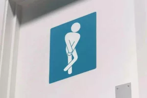 اضطراب دستشویی در مکان‌های عمومی؛ چرا دفع مدفوع بیرون از خانه به یک چالش روانی جدی تبدیل می‌شود؟