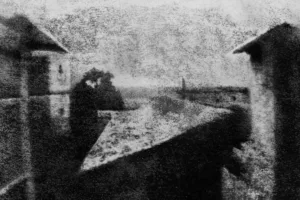 شگفت‌انگیزترین سفر ۲۰۰ ساله عکاسی: از اولین تصویر جهان در فرانسه تا آینده مرموز هوش مصنوعی!