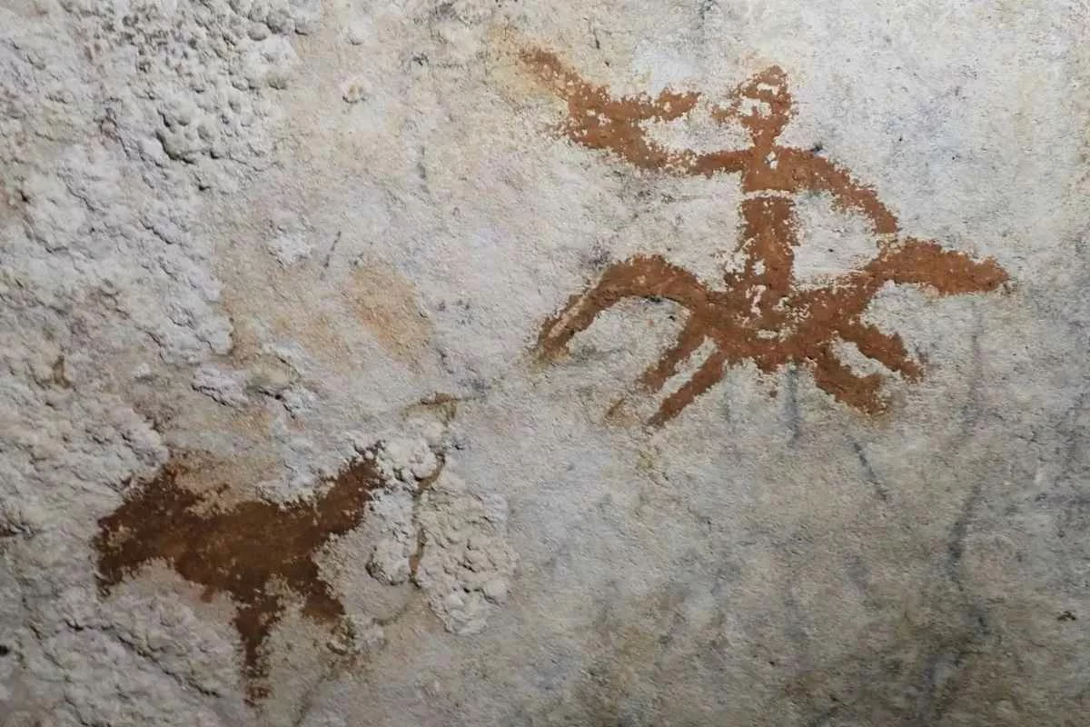 hand-stencil-indonesia-rock-art_11zon