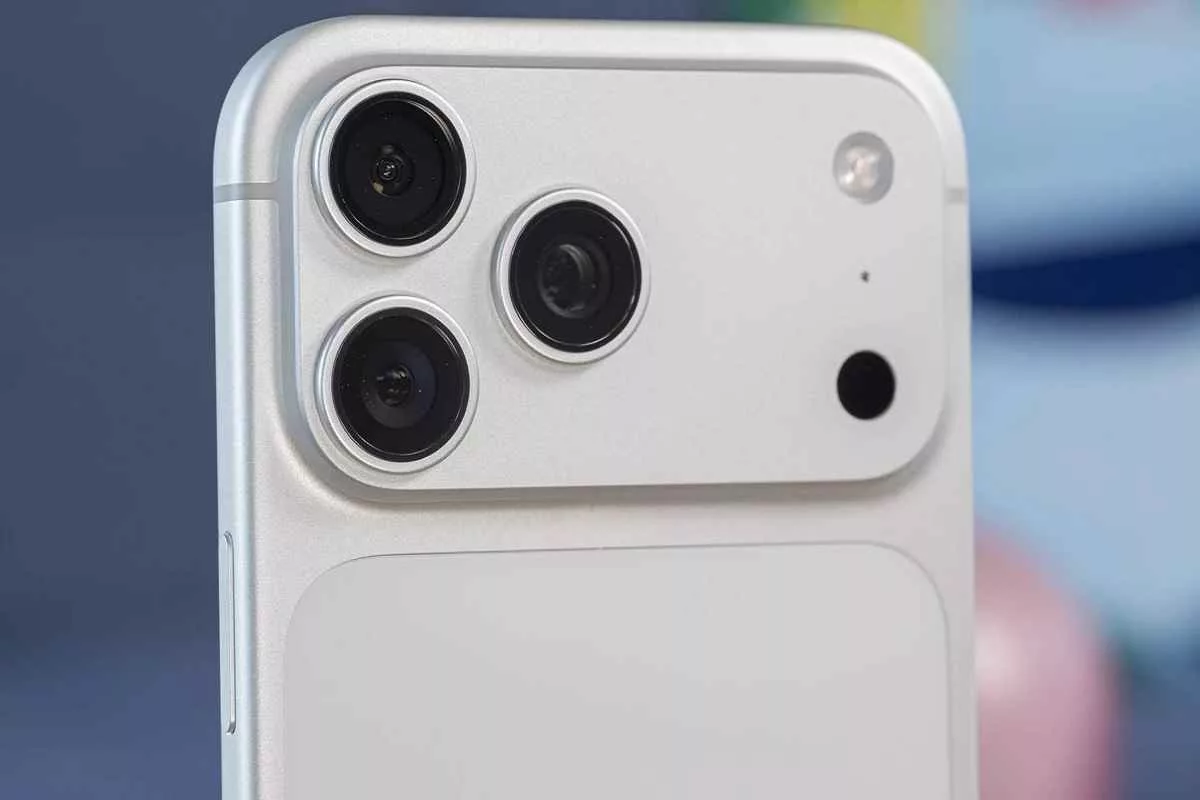 iphone-21-200mp-camera-rumors-2028-release_11zon