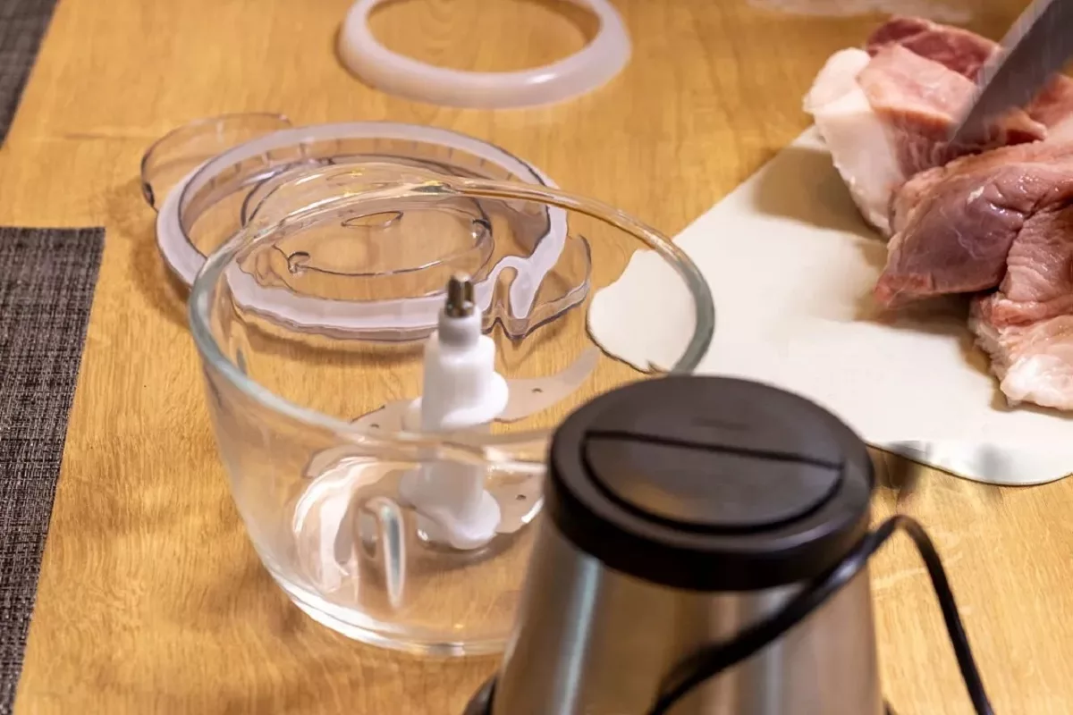 is-a-steel-or-glass-chopper-better