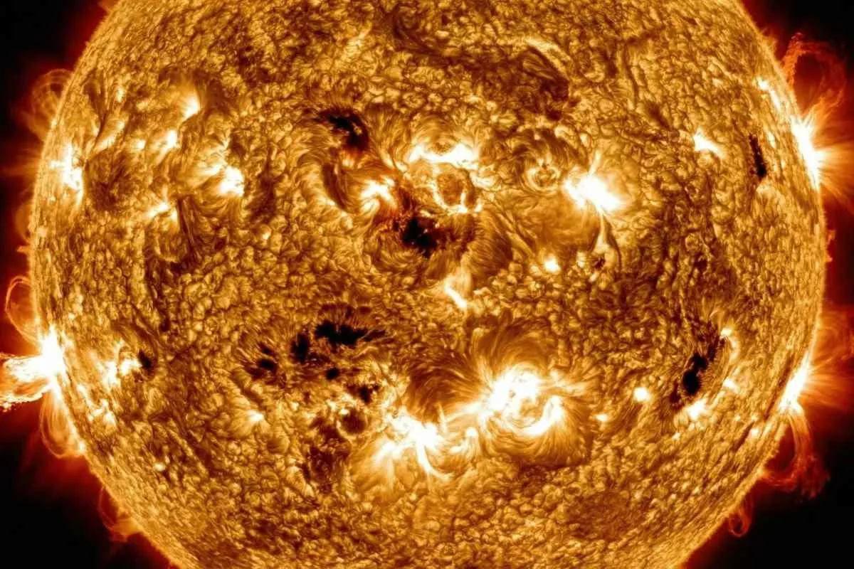 is-sun-a-dwarf-star_11zon