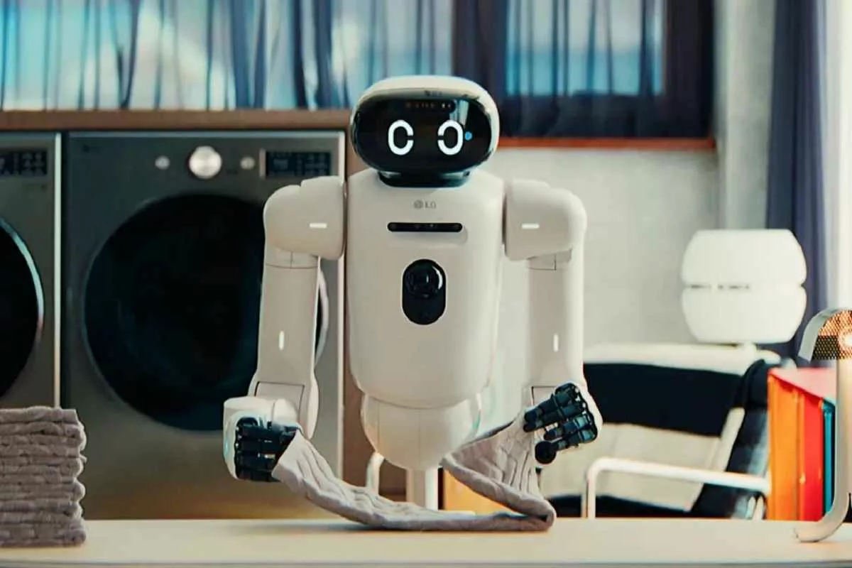 lg-smart-robot-cloid-ai-home_11zon