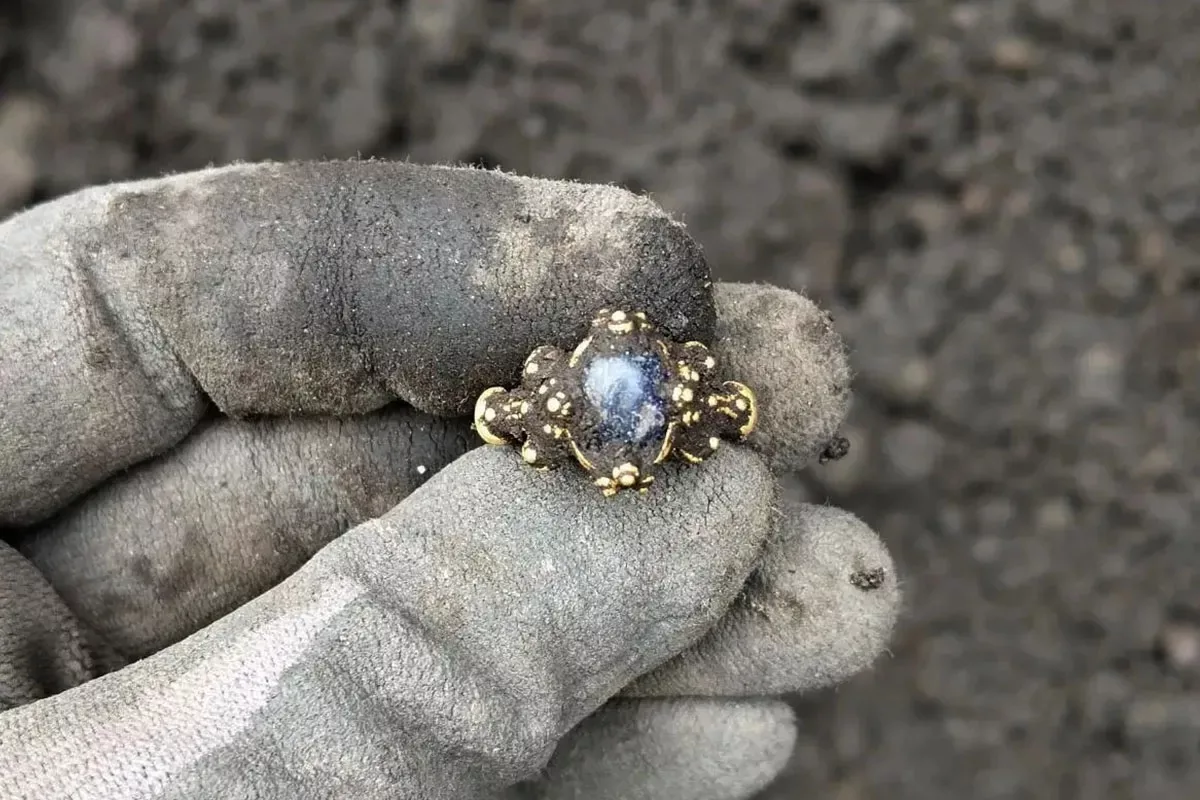 medieval-gold-ring-discovery