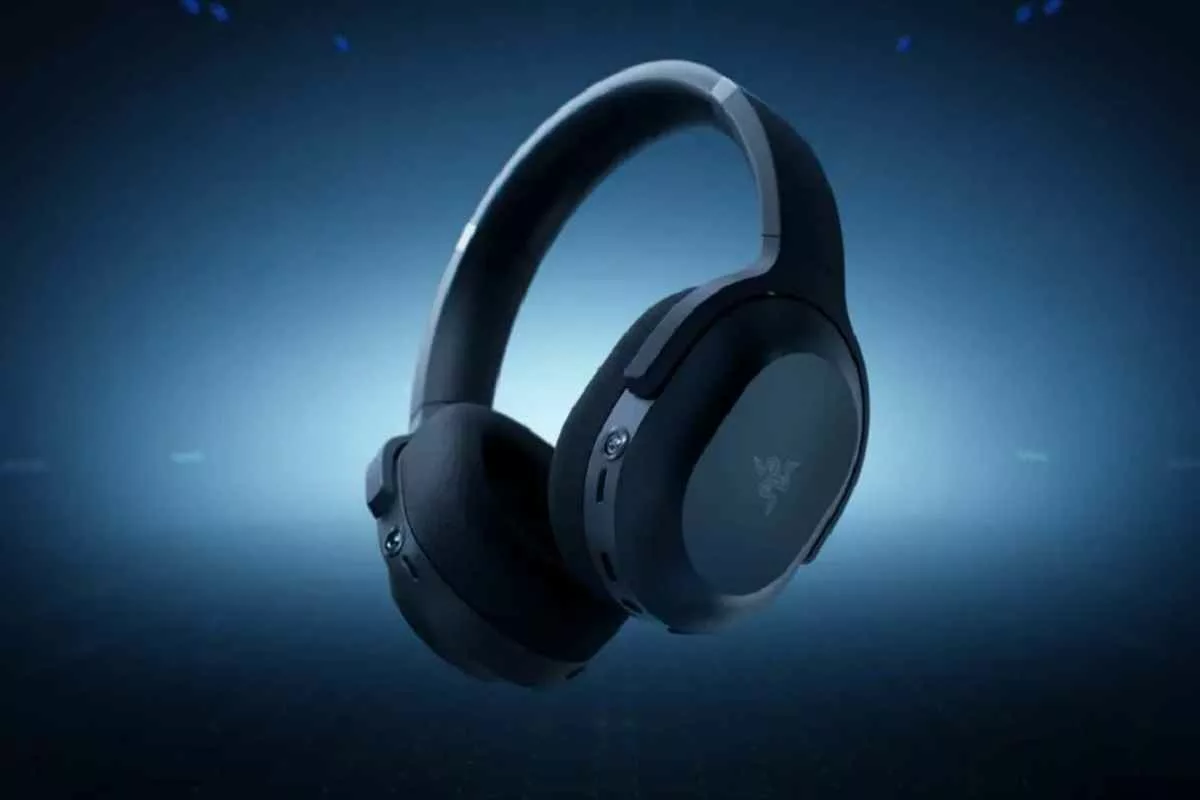 razer-project-motoko-gaming-headset-ai-camera-ces-2026_11zon