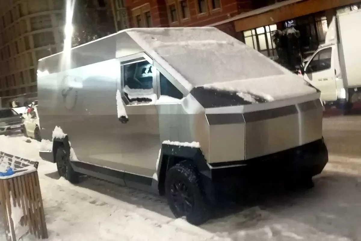 russian-tesla-cybertruck-van-replica