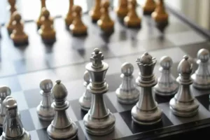 سرمایه گذاری نقره بهتر است یا طلا؟ بررسی سودآوری، ریسک و آینده بازار