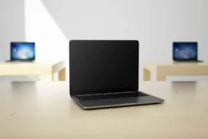 خرید لپ تاپ استوک یا اقتصادی نو؛ کدام ارزش خرید بیشتری دارد؟