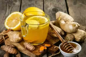 طرز تهیه چای زنجبیل برای گلودرد با عسل و لیمو: درمان خانگی قدرتمند و اثبات شده