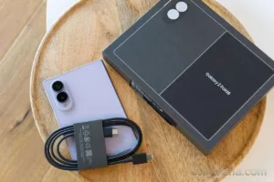 نقد و بررسی اولیه و جعبه‌گشایی سامسونگ گلکسی Samsung Galaxy Z Fold8